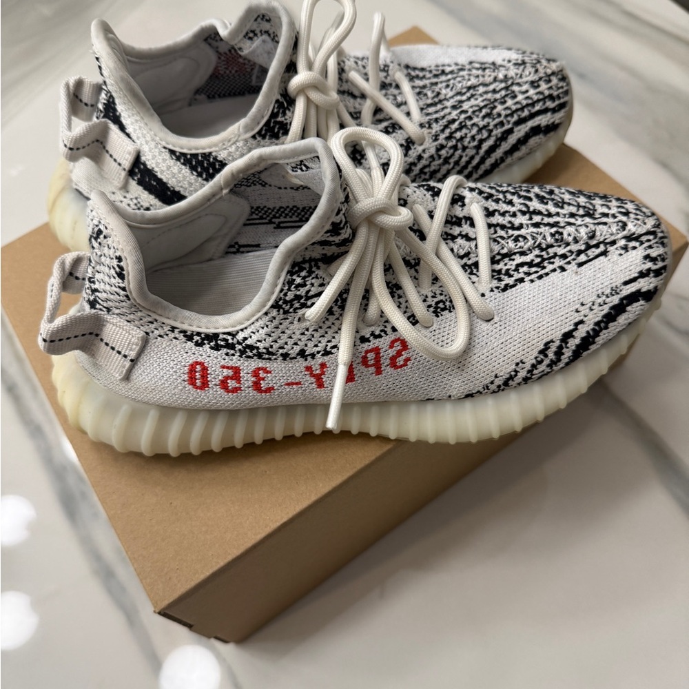 Yeezy 350 - Picture 4 of 4